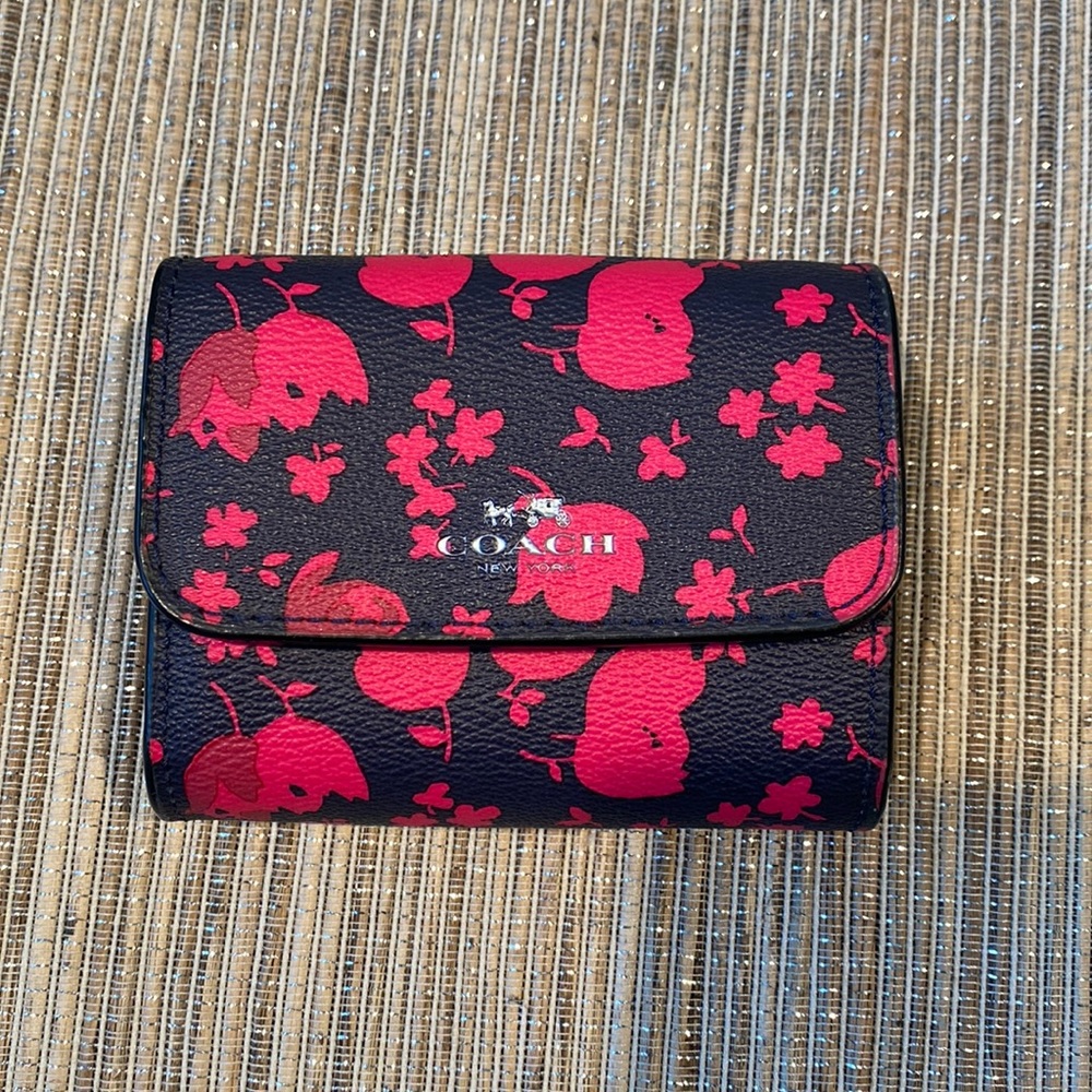 ❤️Sold❤️ Navy Blue and Pink Floral Wallet ❤️ - Picture 1 of 8